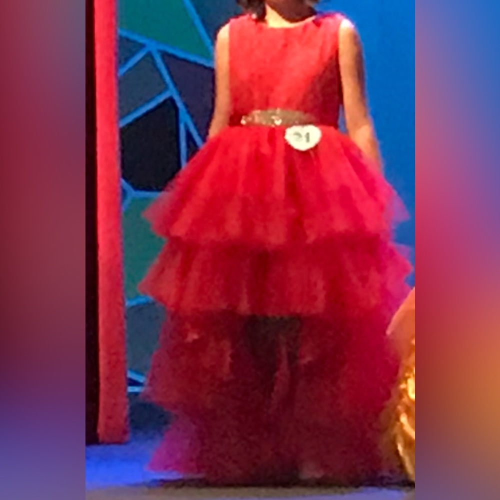 135 Elegant Red Pageant/formal Gown